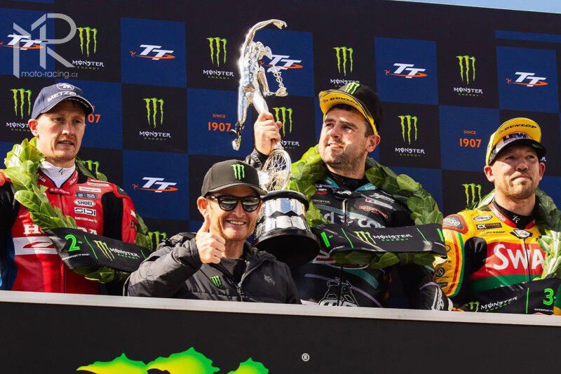 Pódium Supersport TT 1. závod, foto: IoMTTraces